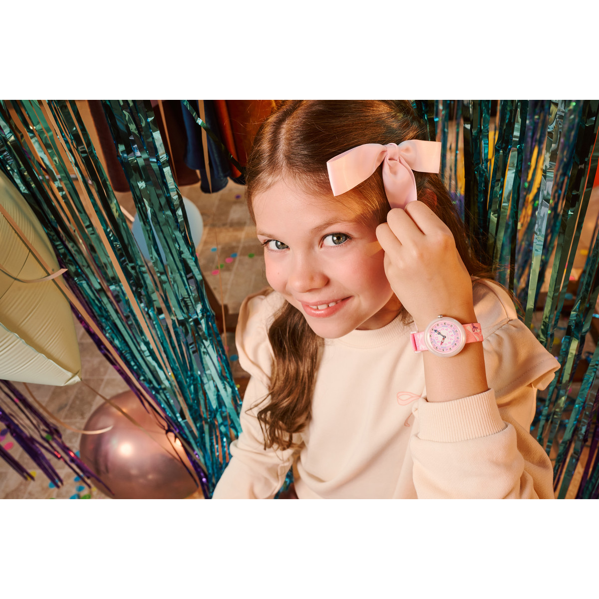 Montre FLIK FLAK showtime enfant bracelet pet recycle rose - vue porté 1