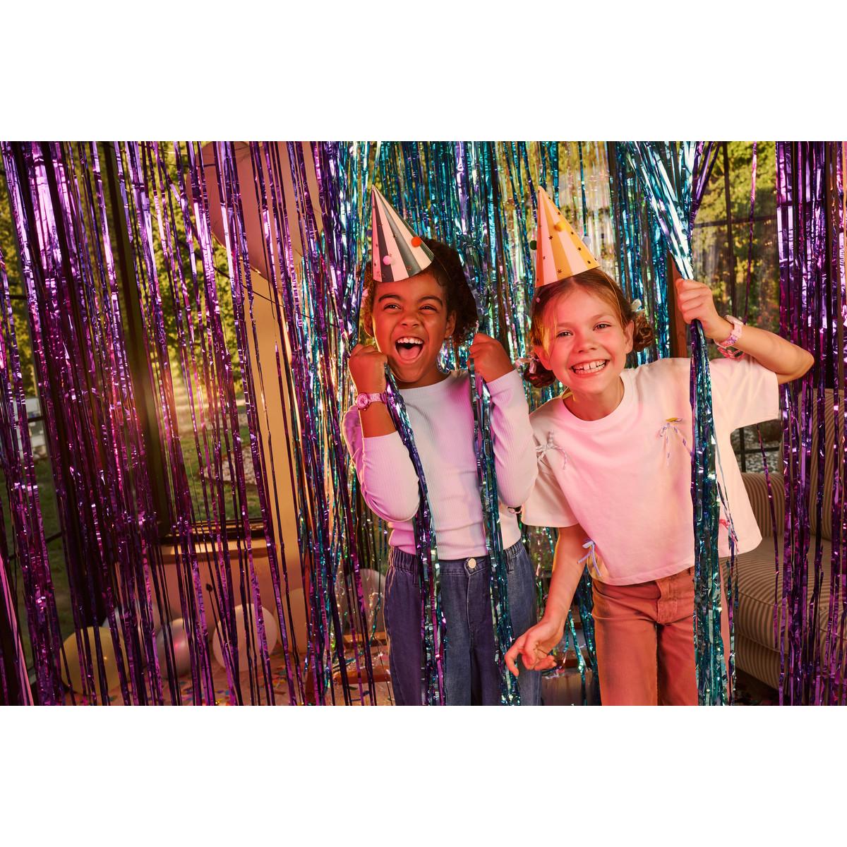 FLIK FLAK showtime kinderhorloge met roze armband van gerecycled plastic - gedragen 3