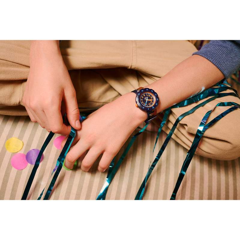 Montre FLIK FLAK showtime enfant bracelet pet recycle bleu - vue porté 2