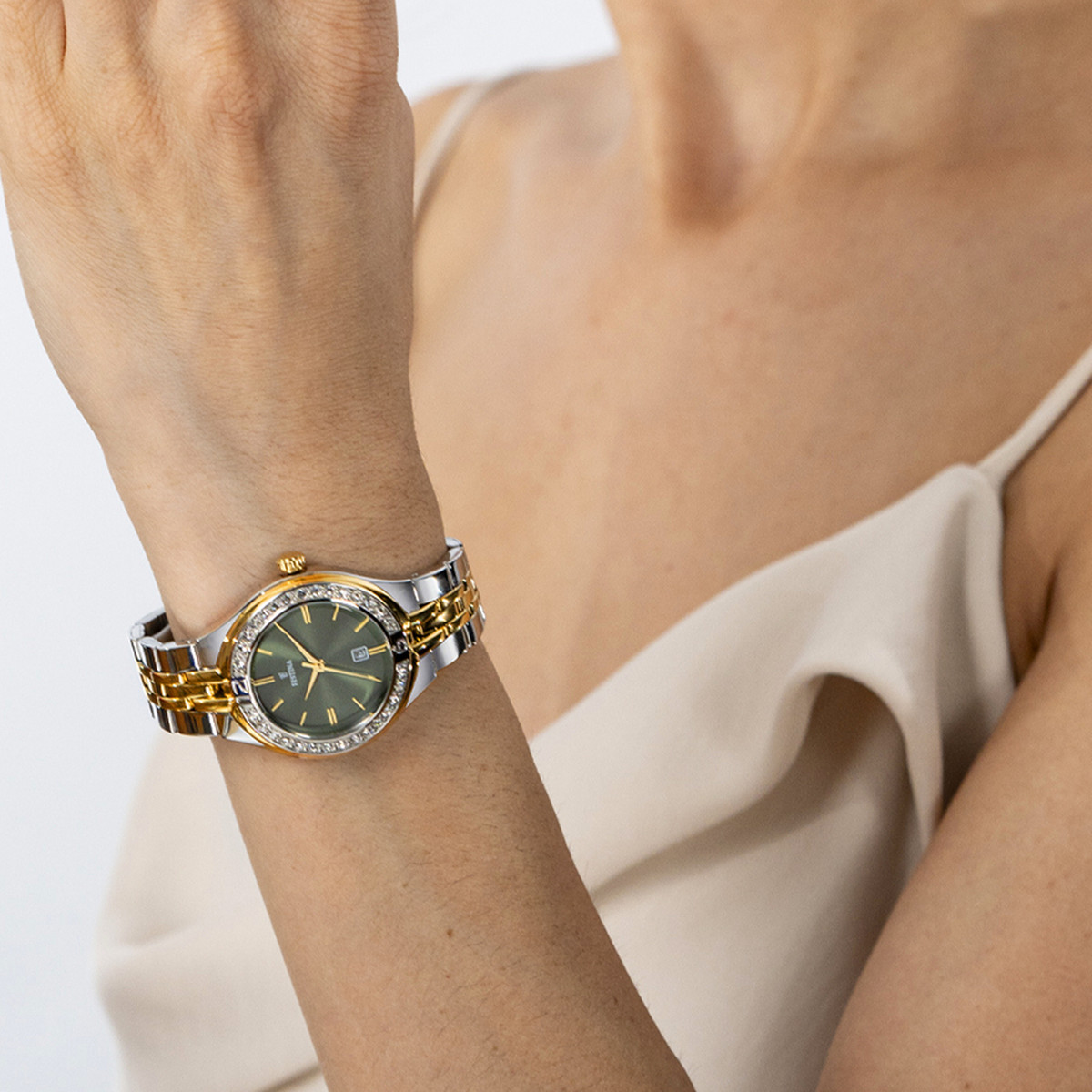 FESTINA dameshorloge met tweekleurige roestvrijstalen armband - gedragen 1