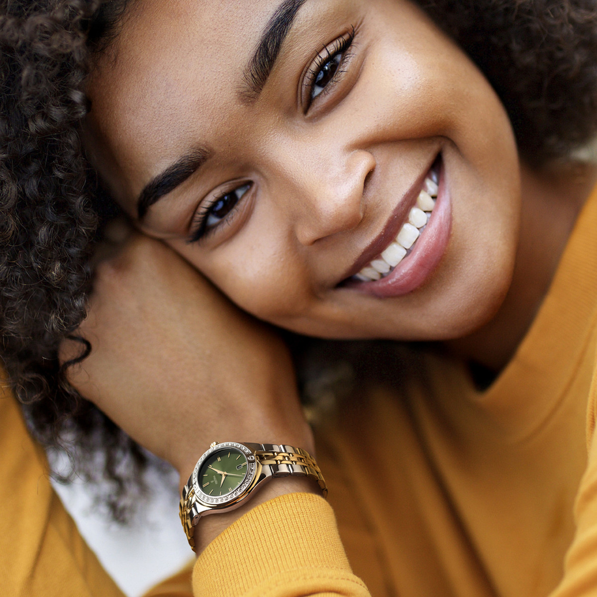 FESTINA dameshorloge met tweekleurige roestvrijstalen armband - gedragen weergave 2