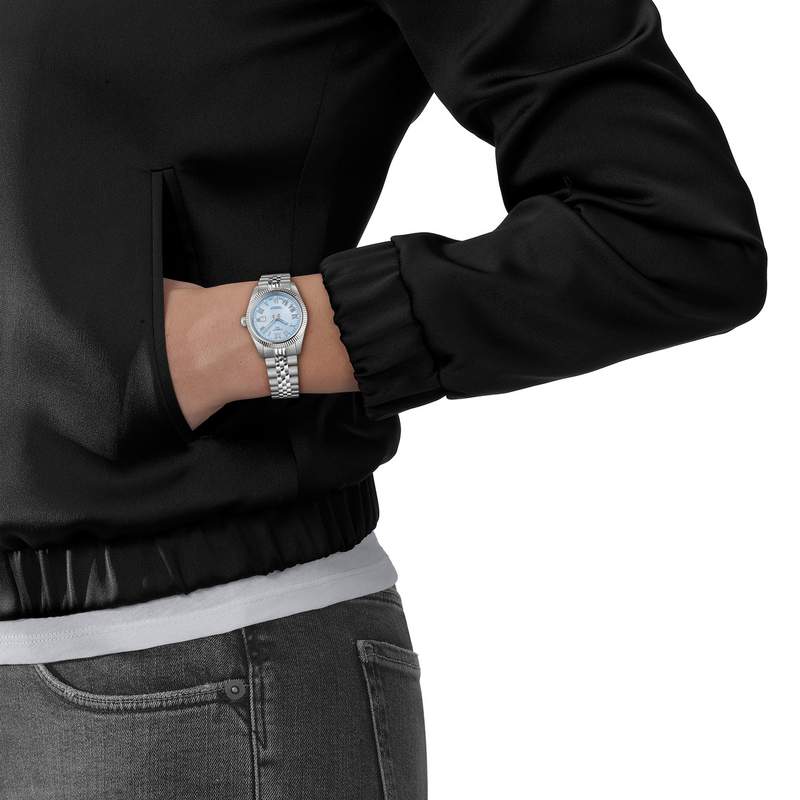 Montre TISSOT ballade femme automatique, bracelet acier inoxydable - vue porté 1