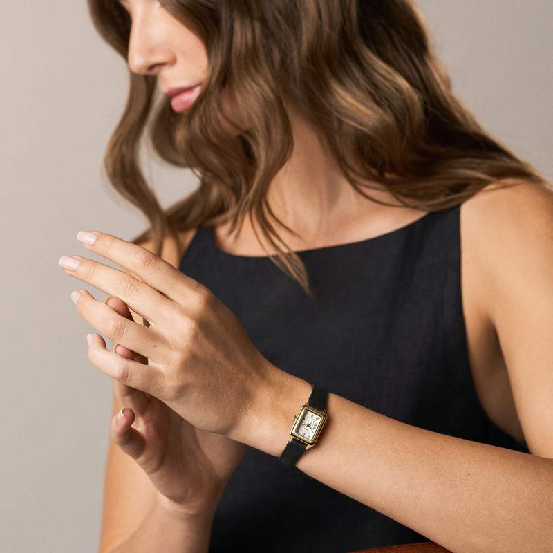 Montre FOSSIL raquel femme bracelet cuir noir - vue porté 1
