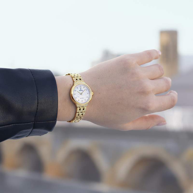 Montre FESTINA femme bracelet acier inoxydable doré - vue porté 1