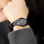 Montre FESTINA femme bracelet ceramique noir - vue porté 1