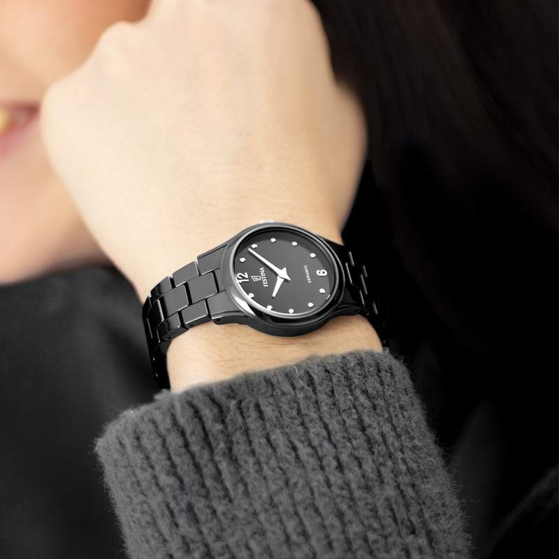 Montre FESTINA femme bracelet ceramique noir - vue porté 1