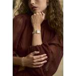 Montre CLUSE gracieuse petite femme bracelet acier inoxydable doré - vue porté 1