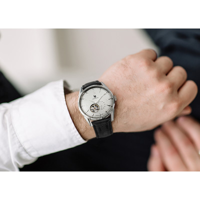 Montre Lip homme automatique acier bracelet cuir - vue Vporté 1