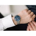 Montre Lip homme acier - vue porté 1