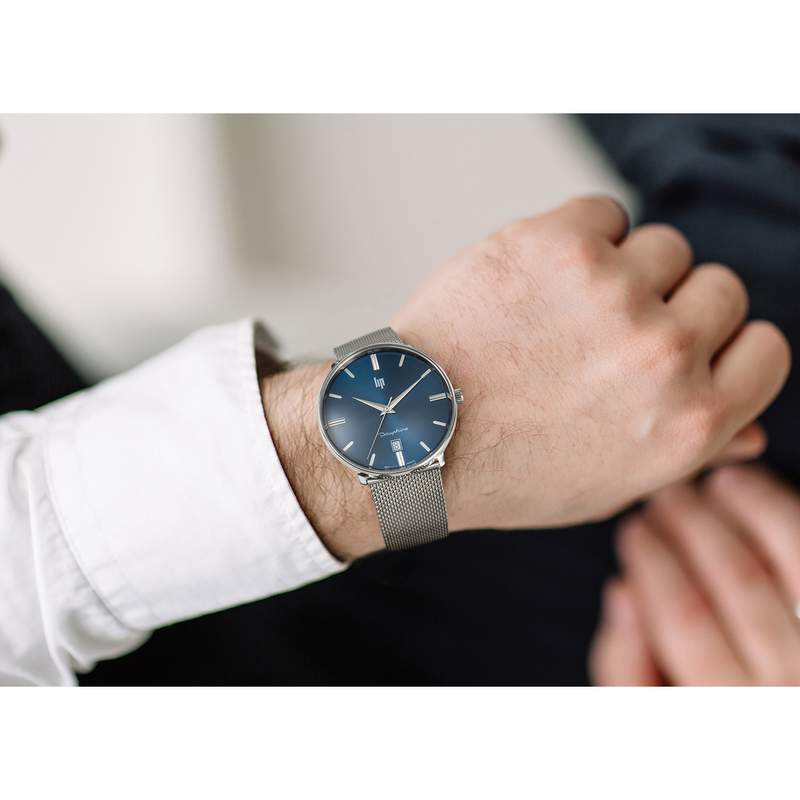 Montre Lip homme acier - vue porté 1