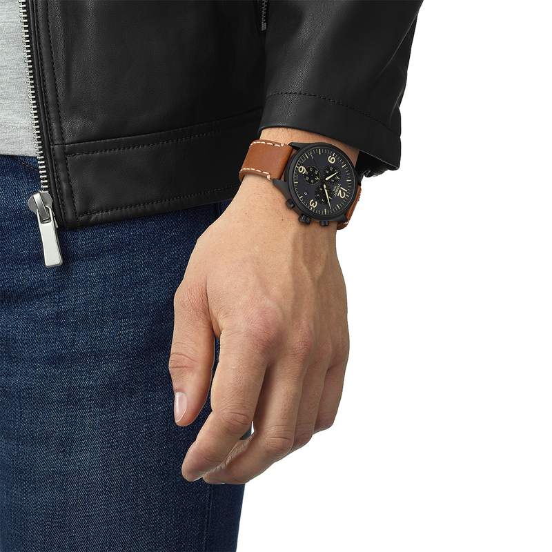 Tissot herenhorloge met chronograaf, staal en leer - gedragen foto 1