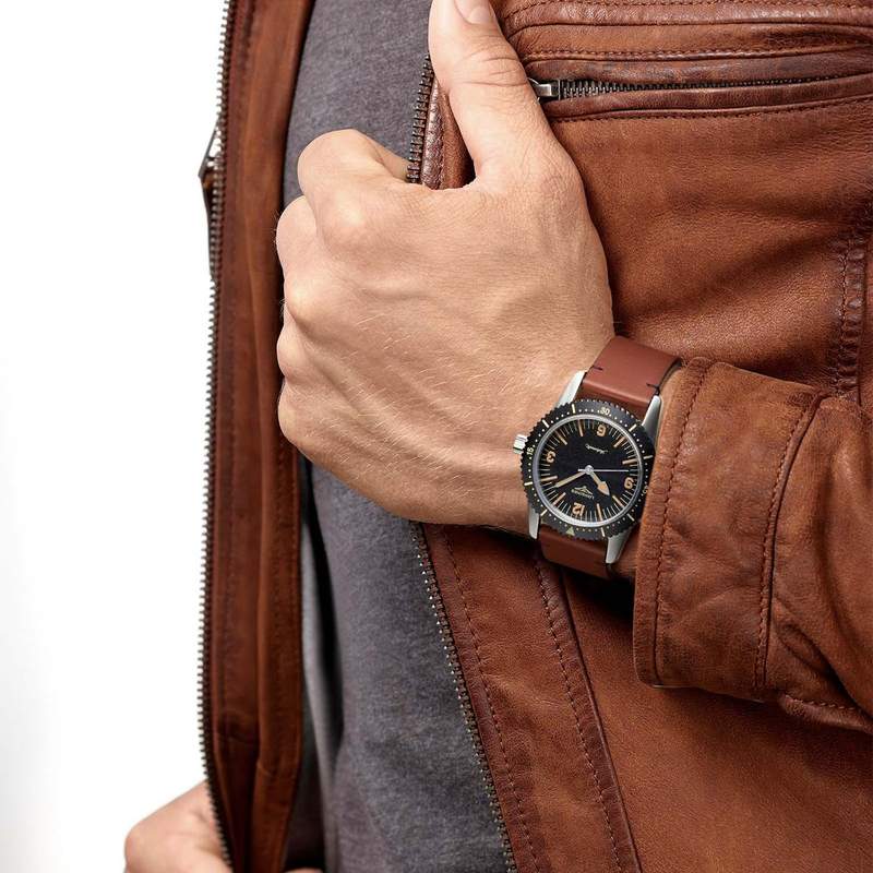 Montre Longines homme cuir marron - vue porté 1