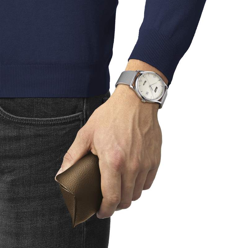 Montre Tissot homme acier milanais - vue porté 1