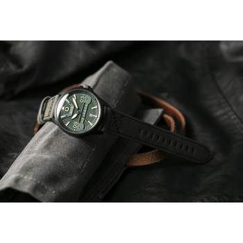 AVI-8 Stalen herenhorloge van groen leer