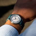 Montre Longines homme chronographe acier - vue porté 1