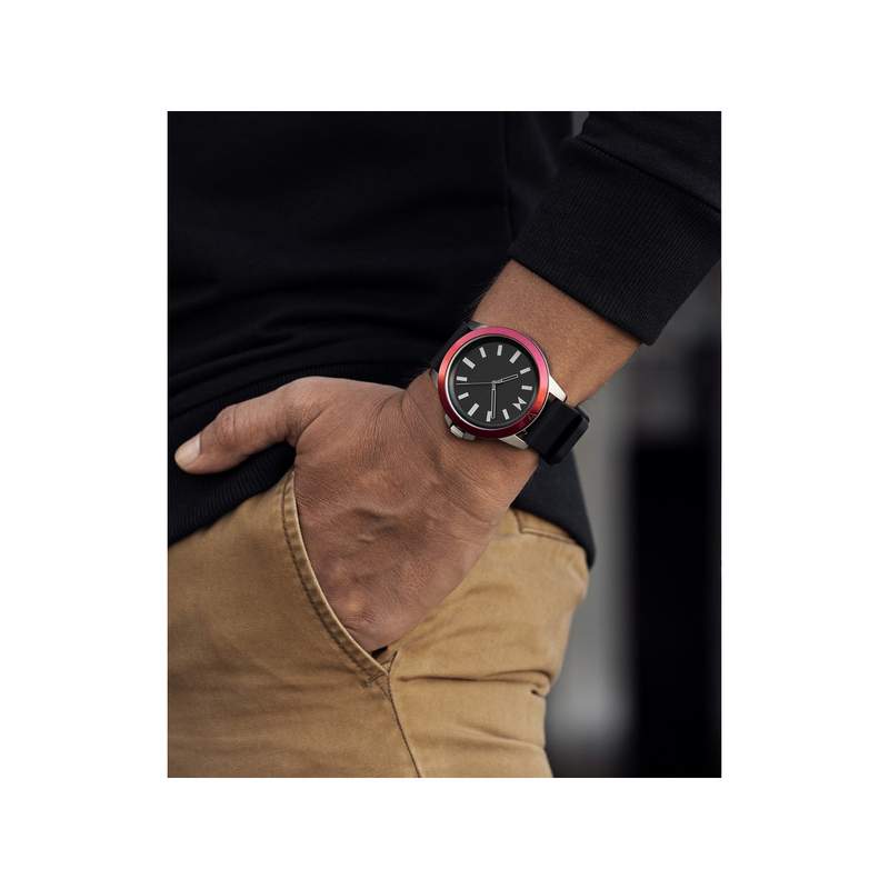 Montre MVMT homme acier silicone noir - vue porté 2