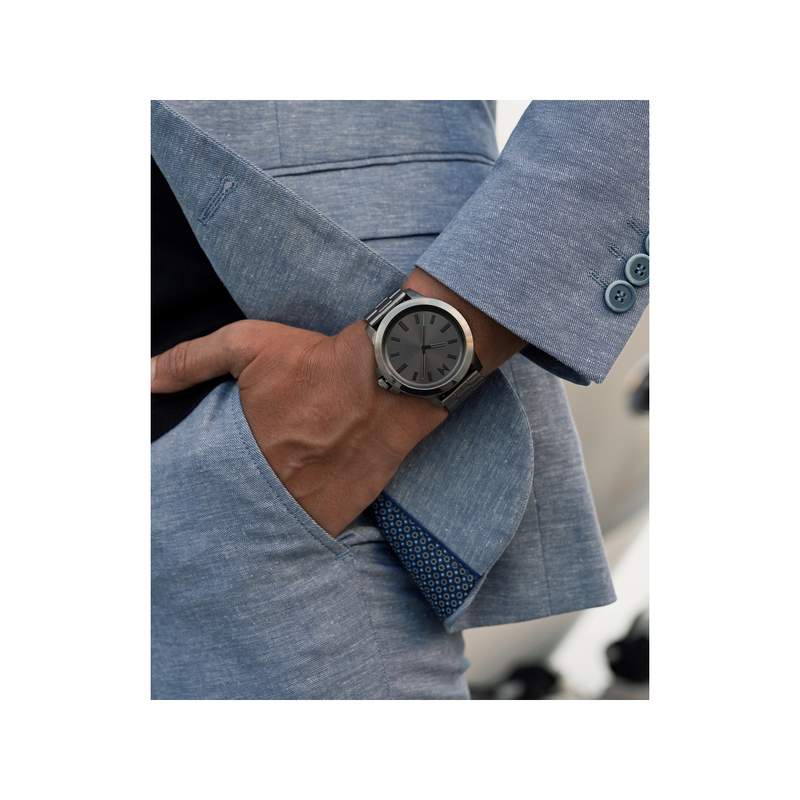Montre MVMT homme acier - vue porté 1