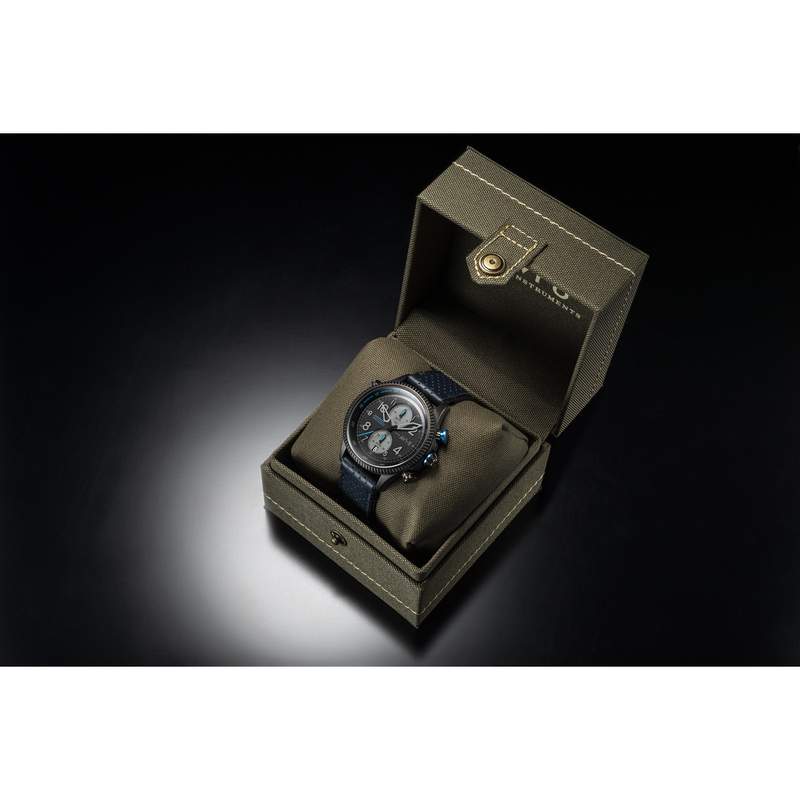 Montre AVI-8 homme chronographe acier cuir gris - vue 4