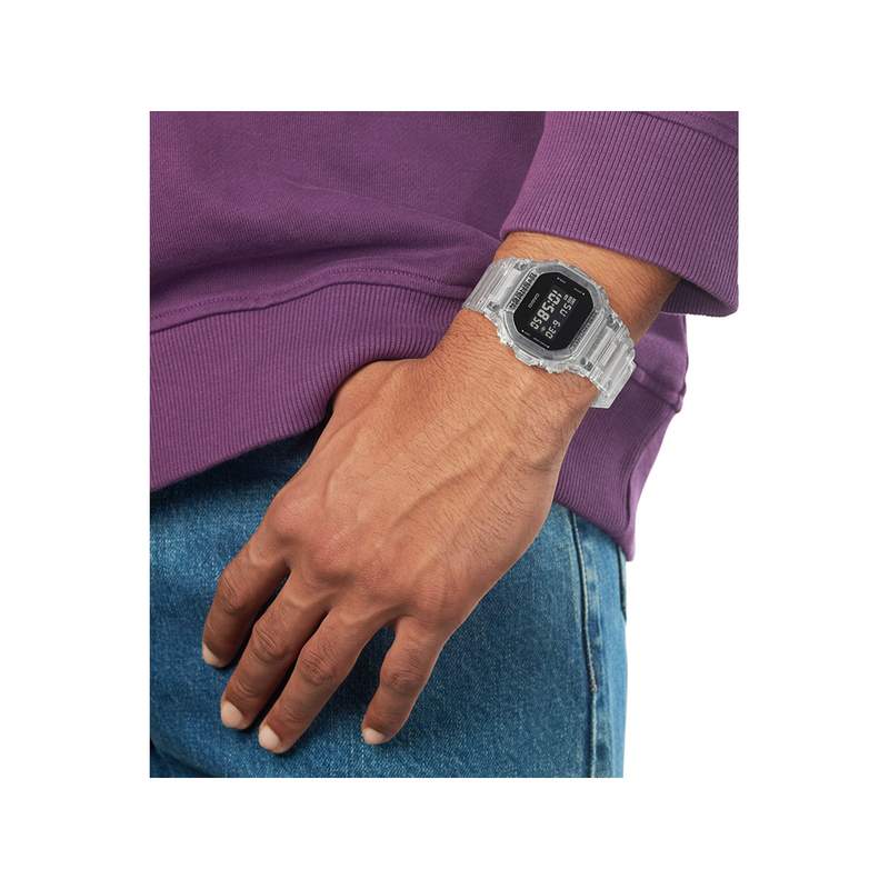 Montre G-SHOCK homme résine transparente - vue porté 1