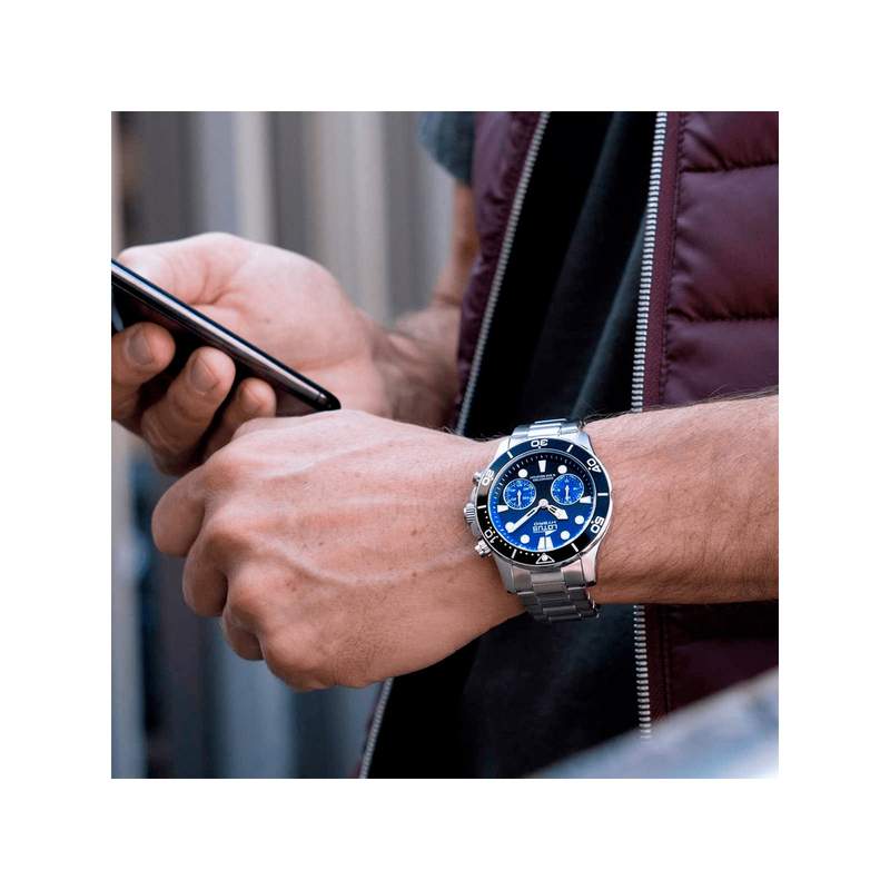 Montre Lotus homme connectée bracelet acier - vue porté 1
