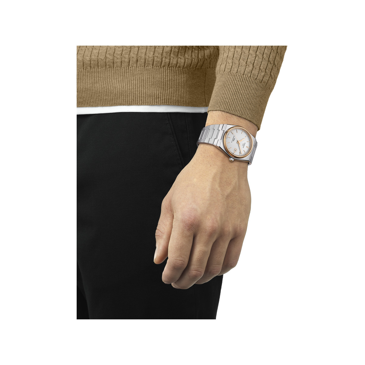 Montre Tissot PRX Powermatic 80, T-classic homme automatique bracelet acier - vue porté 1