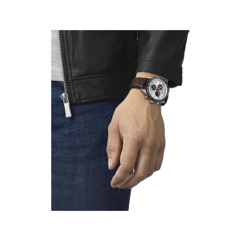 Montre Tissot homme chronographe acier cbracelet cuir brun - vue porté 1