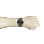 Montre boss homme acier noir bracelet acier noir maille milanaise - vue porté 1