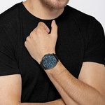 Montre Boss homme chronographe acier bracelet cuir noir - vue porté 1