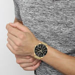 Montre Boss homme chronographe acier doré jaune maille milanaise - vue porté 1