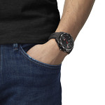 Montre Tissot homme titane bracelet caoutchouc noir - vue porté 1