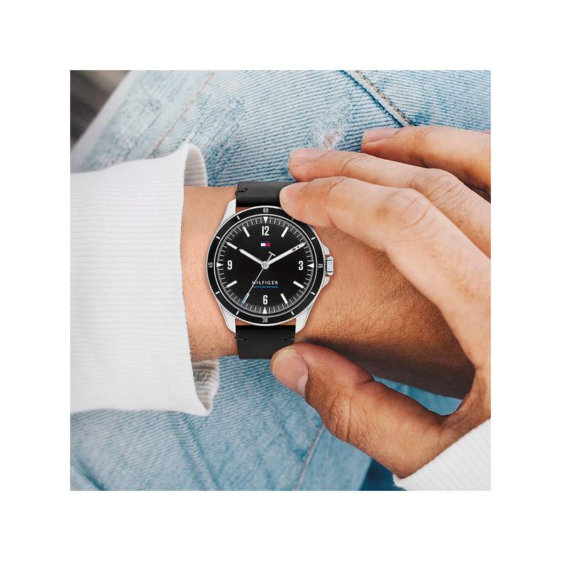 Montre Tommy Hilfiger homme acier bracelet cuir noir - vue porté 1
