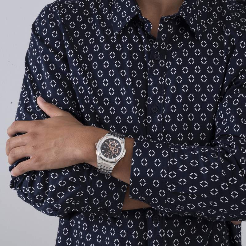 Montre Guess Co homme chronographe acier - vue porté 2