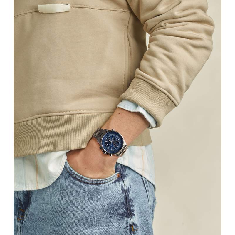 Montre Casio Edifice homme acier - vue porté 1