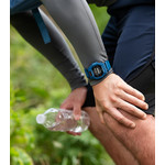 Montre G-SHOCK homme résine  bleue - vue porté 1