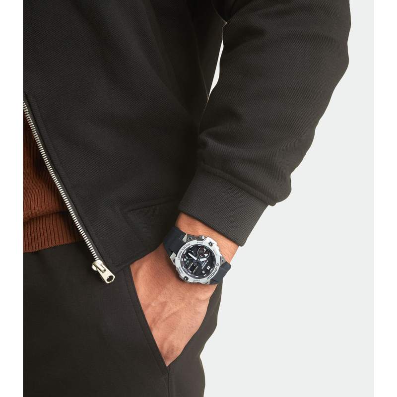 Montre G-SHOCK homme acier bracelet résine noire - vue porté 1