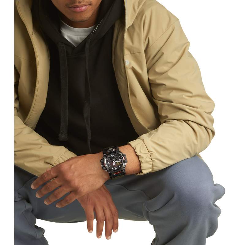 Montre G-SHOCK Premium homme acier bracelet résine verte - vue porté 1