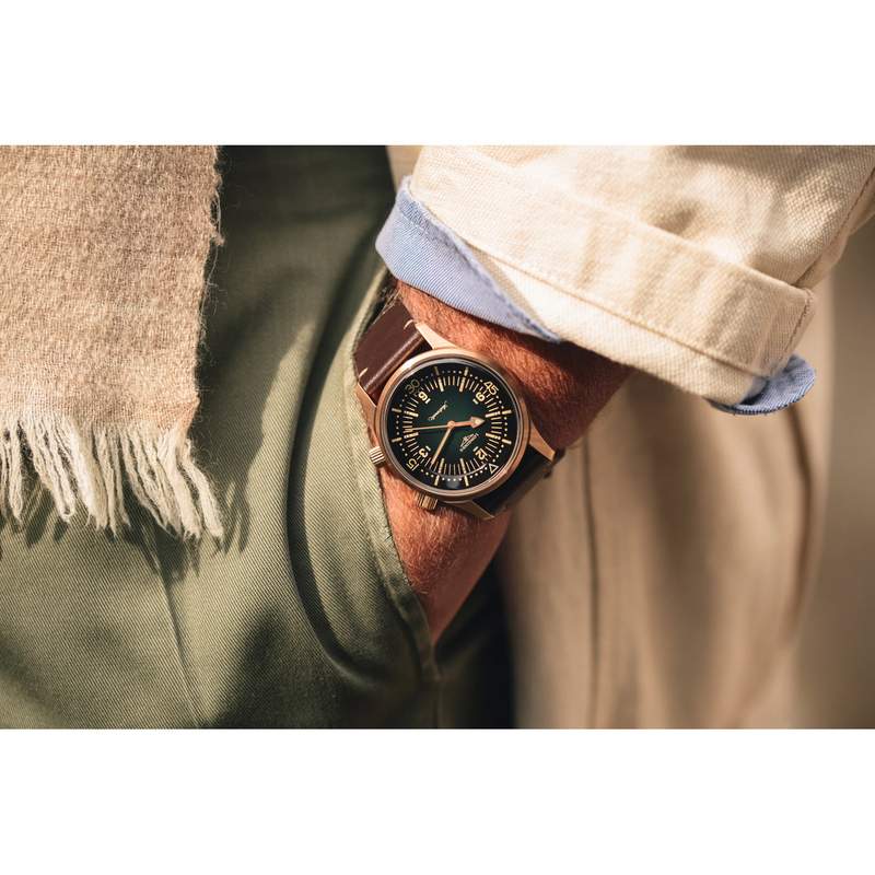 Montre Longines homme automatique titane bracelet cuir marron fonce - vue porté 1