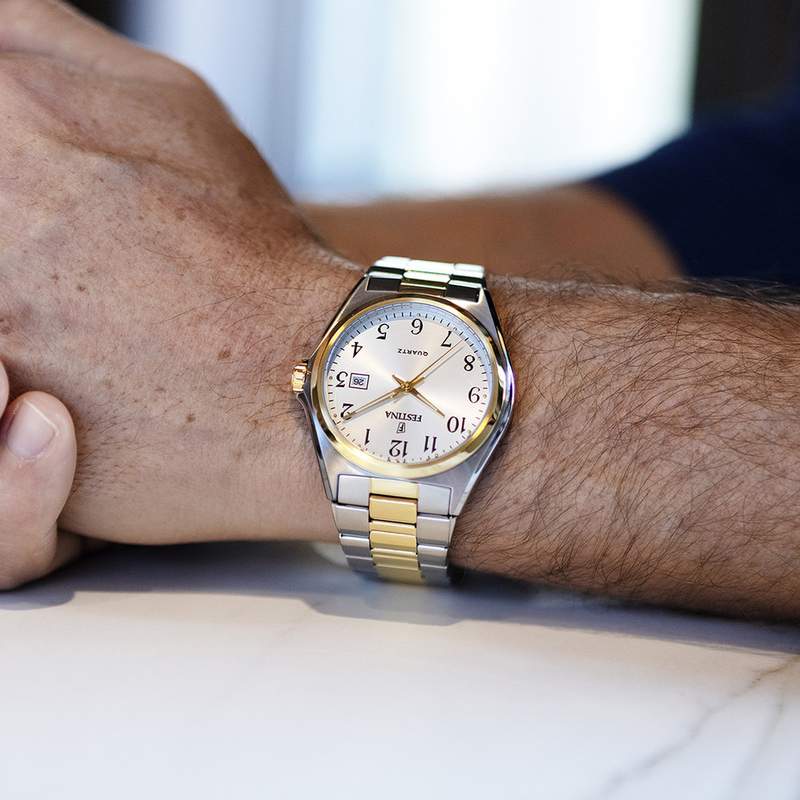 Montre Festina homme acier bracelet acier bicolore jaune - vue porté 1