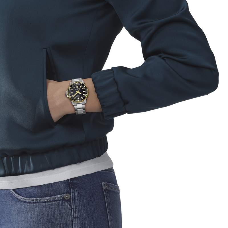 Montre Tissot Seastar 1000 homme acier - vue porté 1