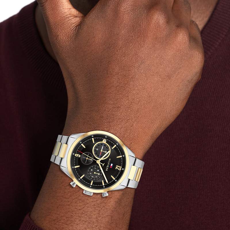 Montre Tommy Hilfiger homme acier bicolore jaune - vue porté 1