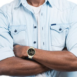 Tommy Hilfiger herenhorloge van tweekleurig geel staal - gedragen 2 bekijken