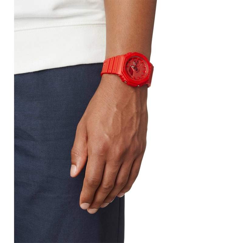 Montre G-SHOCK homme résine rouge - vue porté 1