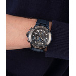 Montre GUESS COLLECTION homme acier noir bracelet silicone bleu - vue porté 1