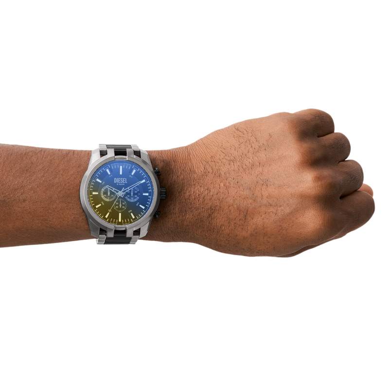 Montre DIESEL homme bracelet acier bicolore noir - vue porté 1