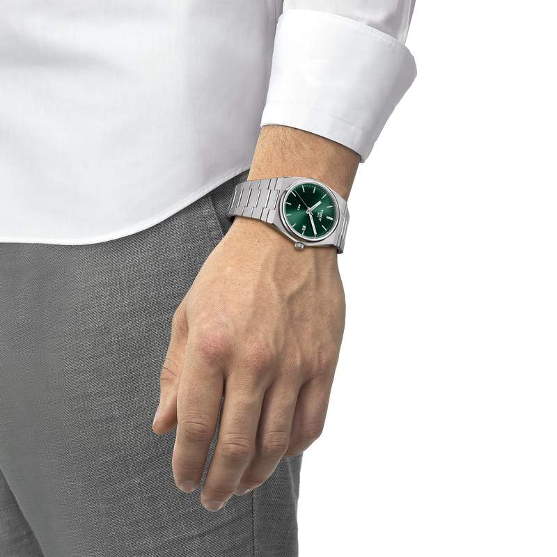Montre TISSOT T-CLASSIC PRX homme cadran vert bracelet acier inoxydable - vue porté 1