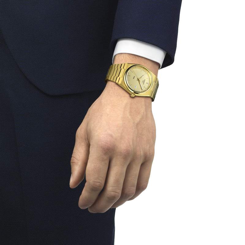 Montre TISSOT T-CLASSIC PRX homme cadran champagne bracelet PVD doré - vue porté 1