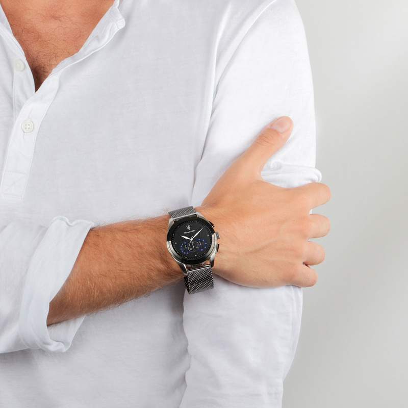 Montre MASERATI homme bracelet acier inoxydable gris foncé - vue porté 1