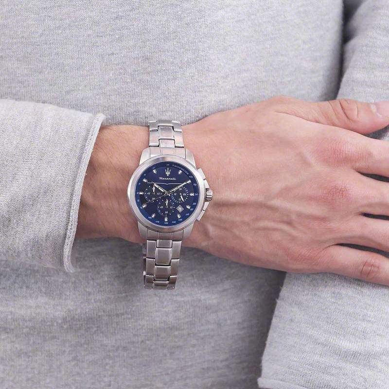Montre MASERATI homme bracelet acier inoxydable gris - vue porté 1