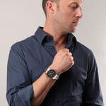 Montre MASERATI homme bracelet acier inoxydable bicolore jaune - vue porté 1