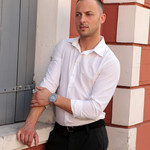 Montre MASERATI homme bracelet acier inoxydable bicolore jaune - vue porté 2